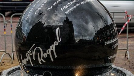 De Köls voor de kerk in Roggel